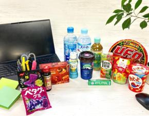 ファミマカラーの限定スニーカー270名に!11月買い物で当選チャンス