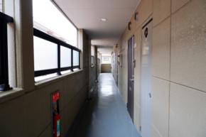アパート通路で『女性に40分間・性的暴行』　公立中学校教諭(35)逮捕　被害女性から「現金も盗む…」