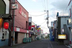 『車&現金窃盗&飲酒運転』 さらに【他人の車に乗り込み】寝る… 小学校教諭(24)懲戒免職