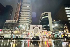 路上で『女性にわいせつ行為』、校内で【生徒の体・複数回触る】　「市職員＆男性教諭」停職処分に…