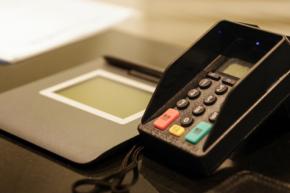 会計の“サイン”終了で飲食店に異変!7割が明かした「決済端末への意外な本音」