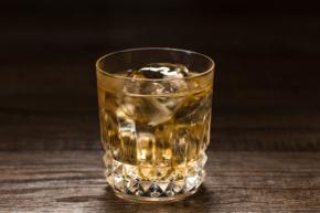 『ウイスキー4杯』飲んで運転【信号機に激突】　高校教諭(53)懲戒免職　教諭は「運転代行の金をケチってしまった…」