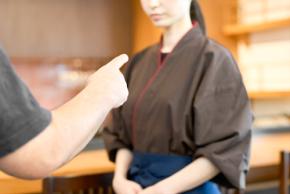 居酒屋で『女性従業員にわいせつ行為』　市役所職員(56)逮捕　職員は「無理やりしたつもりはない」