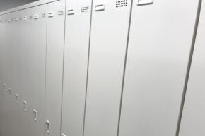 女子更衣室の合鍵作り『生徒十数人』盗撮　中学校教師(32)逮捕　教師は「転勤しても盗撮できるように…」