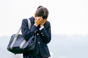 路上で『女子高生にわいせつ行為』、【女性の下着・10回以上盗撮】など…　「大阪府教職員18人」処分