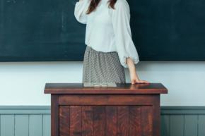【教室や廊下】で『何度も性行為』 男性教諭(34)&女性教諭(24)停職処分 物置に「服が乱れた」女性教諭が…