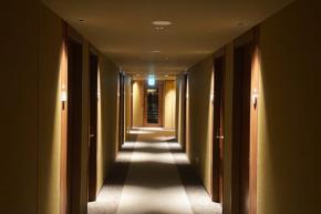 ホテルで【知人男性】に『性的暴行』　県立高校教諭(38)逮捕　教諭は「(被害者が)酒に酔って覚えていないだろうと思い…」
