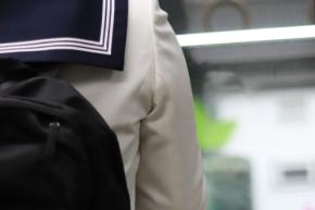 電車内で『女子高生の下着』盗撮　教育委員会・男性職員(55)懲戒免職　職員は「15年前から盗撮を始めた」