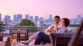 これはデートに◎! 夕方から夜に移り変わるお台場の景色が絶景すぎる♡ 潮風を感じられるテラスラウンジがステキすぎる♡
