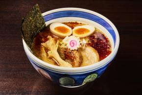 東京駅地下、ラーメンの聖地で、今だけの期間限定ラーメンを食べたい♡ 東京を代表するラーメン屋さんが、冷辛vs熱辛対決