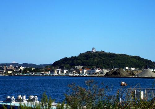 館山港から見える館山城