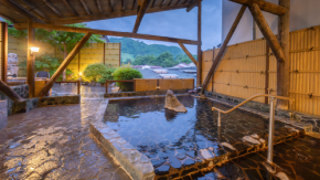 15室に対し大浴場が4つのスモールラグジュアリー♡ 100％源泉かけ流しの湯西川温泉の名湯旅館が◎！