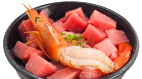 美味い早い安い! 注文して30秒で提供! 680円の価格も◎! 川崎駅前にできた立ち食いスタイル海鮮丼が凄い