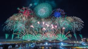 夏は花火！ 首都圏でいち早く花火エンタメ開催！ あの大ヒット曲と花火をライブ一緒に楽しめる♡（from稲毛海岸）