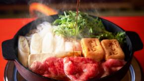 人気焼肉屋が手がける、南部鉄器の特注鍋を使ったすき焼きセットが美味すぎ、3000円台〜と安すぎ（from中目黒）