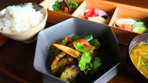 えっ？漬物屋さんでグリーンカレーって…230年の老舗の技を駆使…薬膳で身体に良くて絶品すぎる！（from浅草）
