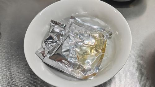 スープ類は先にお湯に入れて温め油分を溶かしておく