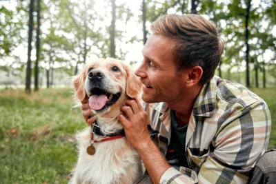 嬉しそうな犬