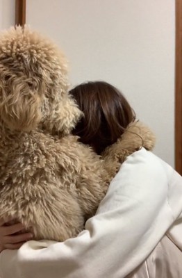 抱きしめ返すカムくん