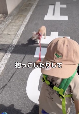 テクテク…