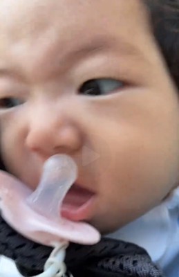 必死な赤ちゃん