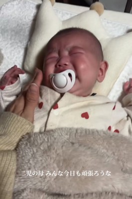 泣いている赤ちゃん