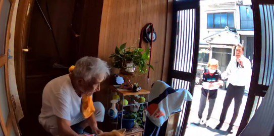 腰の手術をしたおばあちゃん→久々に『犬と再会した』結果…もらい泣きする『素敵すぎる光景』が47万再生「無償の愛…」「足音が最高」と感動