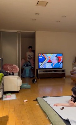 大きなぬいぐるみを見た貂ちゃん4