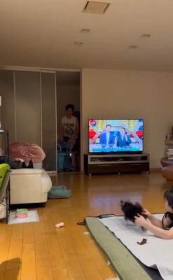 大きなぬいぐるみを見た貂ちゃん2