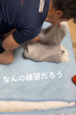 左側を持つ