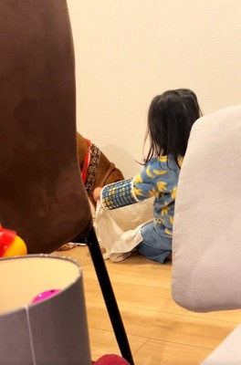 タオルをスタンバイする娘さん