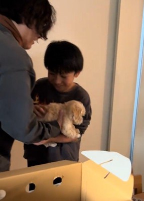 大事そうに抱っこ