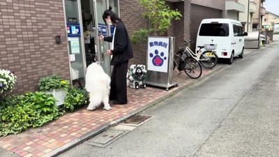 渋々病院の中へ…