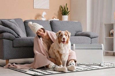 女性と犬