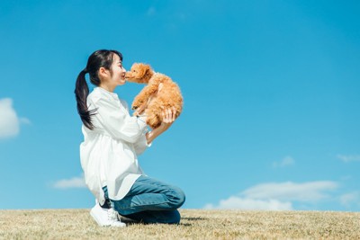 女性と犬