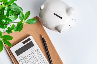 家計簿と貯金イメージ