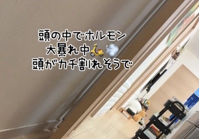 廊下の先を映す風景