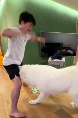 お股に奇襲!!