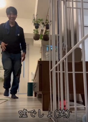 近づくお父さん