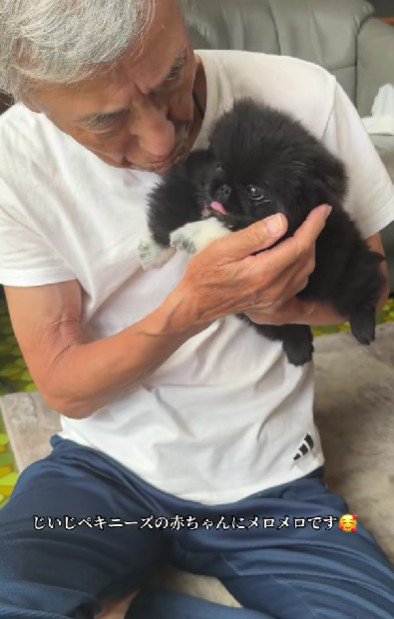 大切そうにぎゅっと抱いて…
