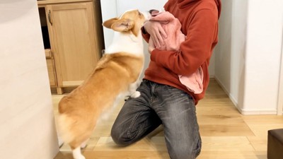 前のめりで匂いをクンクン♪