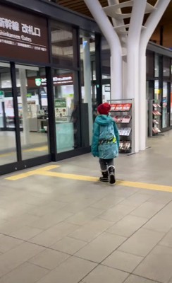パパを迎えに駅へ