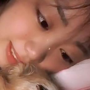 愛犬が亡くなる前日、動けなくなった中『親にワガママ』を言って一緒に寝転がり…涙あふれる『儚い光景』が243万再生「泣いた」「絶対幸せだ」