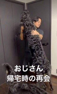 顔を出すパパ