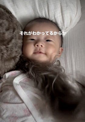 赤ちゃん、なんだか嬉しそう