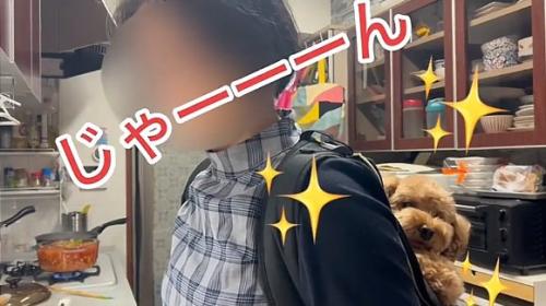 おんぶに成功したバッキーくん