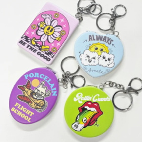 外出先で便利!オリジナル印刷対応「コンパクトミラーキーホルダー」を発売