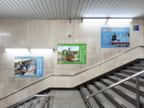 【2025/11/10(月)より期間限定】トーマスたちから働く大人世代に贈る名言広告が新橋駅に登場!新橋イルミネーションフェスタにトーマスブース出展