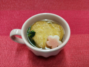 受賞の味を、立ち食いで。伊香保・石段街に熱々マグカップうどん登場