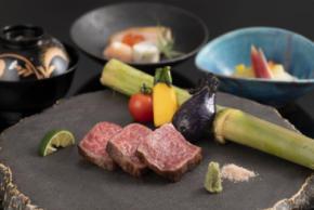 お肉も海鮮も「選ぶ」から「両方味わう」贅沢へ 伊勢パールピアホテル、松阪牛と海の幸が共演する新会席「伊勢の國」を4月より提供開始
